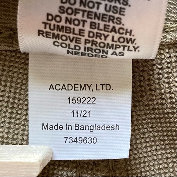 Magellan Outdoors Classic Fit Moisture Wicking‎ Men's Tan Pants - Picture 5 of 12